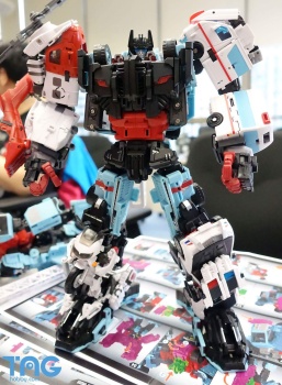 [Combiners Tiers] MAKETOYS MTCM-04 GUARDIA aka DEFENSOR - 2015-2016 - Page 5 KpQGHvWZ