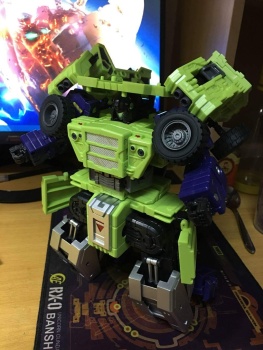 [Toyworld] Produit Tiers - Jouet TW-C Constructor aka Devastator/Dévastateur (Version vert G1 et jaune G2) - Page 6 NI3rigNT