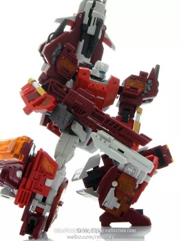 [Combiners Tiers] MAKETOYS QUANTRON aka COMPUTRON - Sortie Aout 2014 QULISeib