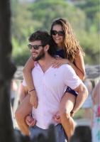 Nina Dobrev with her boyfriend Austin Stowell in Saint-Tropez (July 24) SRHynD6F