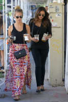 Nina Dobrev with Hilary at Alfred Coffee & Kitchen in West Hollywood (July 29) UV3ySUNM