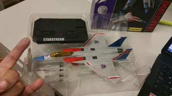 [Masterpiece] MP-11 Starscream/Égo (nouveau jouet) par Takara - Page 3 UfHSMGUb