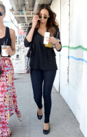 Nina Dobrev with Hilary at Alfred Coffee & Kitchen in West Hollywood (July 29) WoQ7QgRn