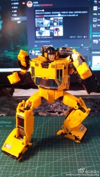 [Masterpiece Tiers] BADCUBE OTS-08 SUNSURGE aka SUNSTREAKER - Sortie Janvier 2016 - Page 4 CC0ZvhHb