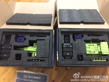 [Toyworld] Produit Tiers - Jouet TW-C Constructor aka Devastator/Dévastateur (Version vert G1 et jaune G2) - Page 3 ExgxFEUX