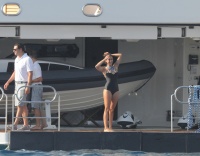 Nina Dobrev vacationing with friends in Saint-Tropez (July 21) O8ALX9nM