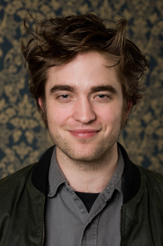 20 Julio - Nuevos/Antiguos Retratos de Rob durante la rueda de prensa de REMEMBER ME ahora en HQ!!! (2010) QxcwRRLl