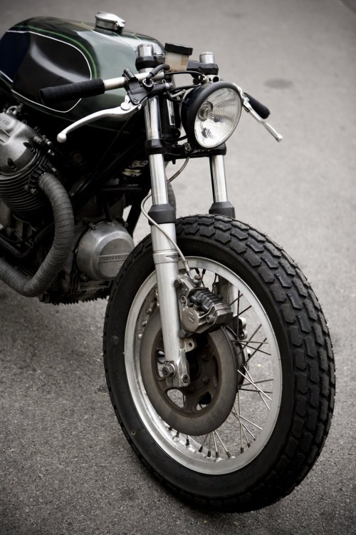 Guzzi... juste l'essentiel des Café Racer - Page 16 AFr1I5w1nqlvicpkKiOvRl3Mo1_500