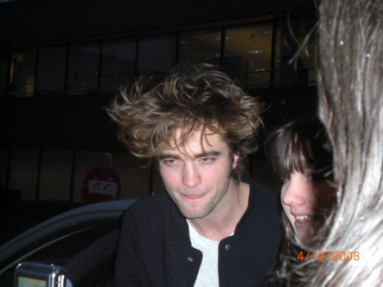 Fotos nunCa vistas de Robert PAttinson... =) KNBOXK4VBlw37h6s8uShoE14o1_500