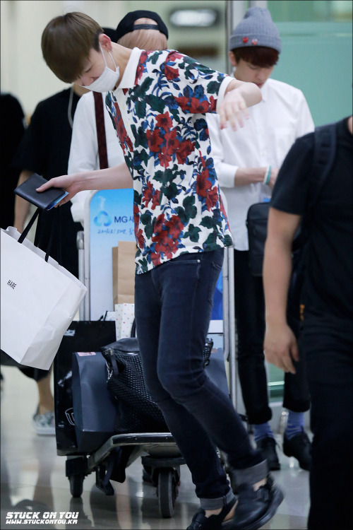 FAN.TAKEN| صور B.A.P في مطار GIMPO عائدون من اليابان بتاريخ 140616 .. Tumblr_n793b5wwPP1rnkj5ho1_500