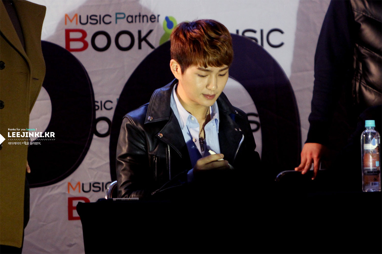 130228 Onew @ Youngpoong Books Fansigning Tumblr_mixx11Sm111rtjlxyo1_1280