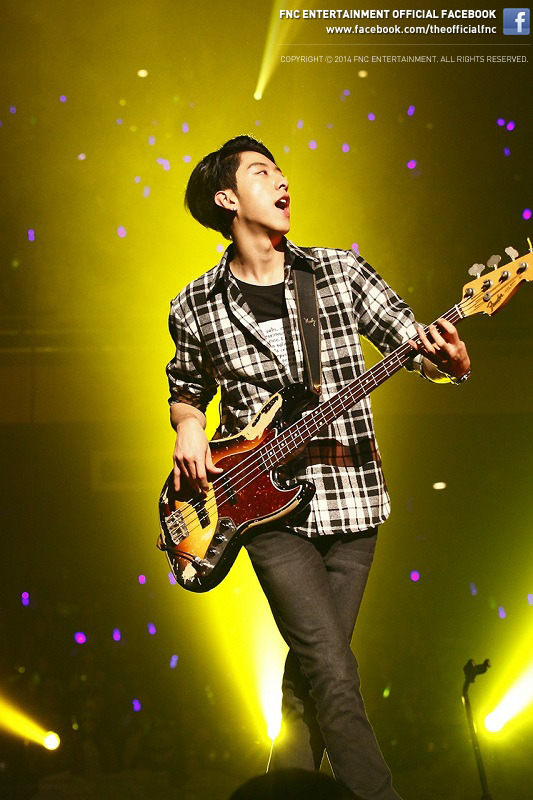 [Concert] CNBLUE @ FNC KINGDOM in Japan ~Fantastic & Crazy~ (15&16.03.2014) Tumblr_n2jnzvMf1k1rgxfbio5_1280