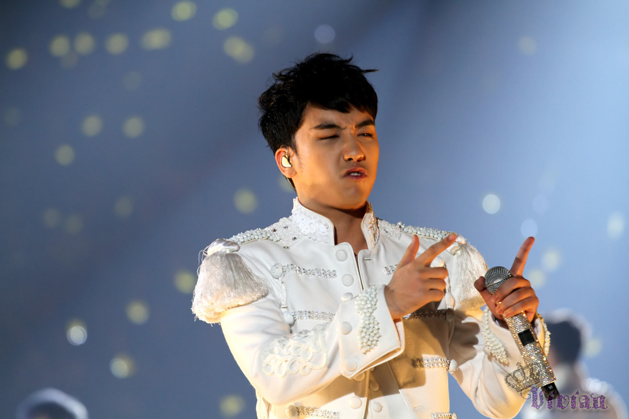 [PhoHD] ALIVE Tour 2012 ở Hồng Kông (8-9-10/12/2012) Tumblr_metgweHk0T1rhpiaho1_1280