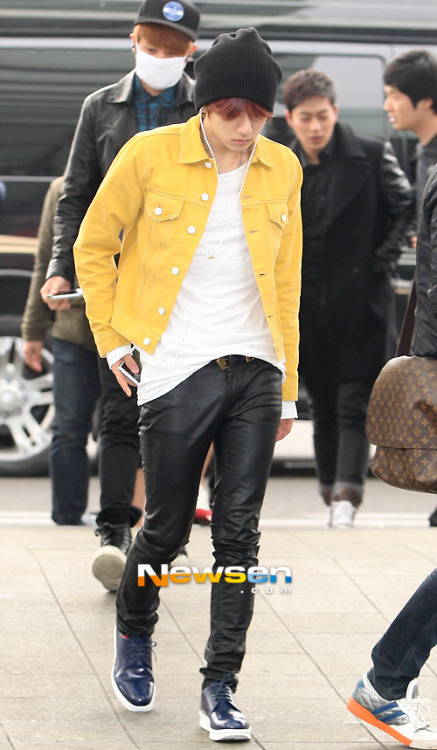 [PICS] [08.03.13] Hyunseung @ INCHEON AIRPORT DEPART TO JAKARTA Tumblr_mjbinp7xBR1qzjehuo1_500