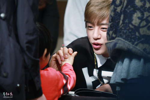 FAN.TAKEN| صور B.A.P في حدث توقيع المعجبين بـYongin .. Tumblr_n2vxv2LAmv1rnkj5ho1_500