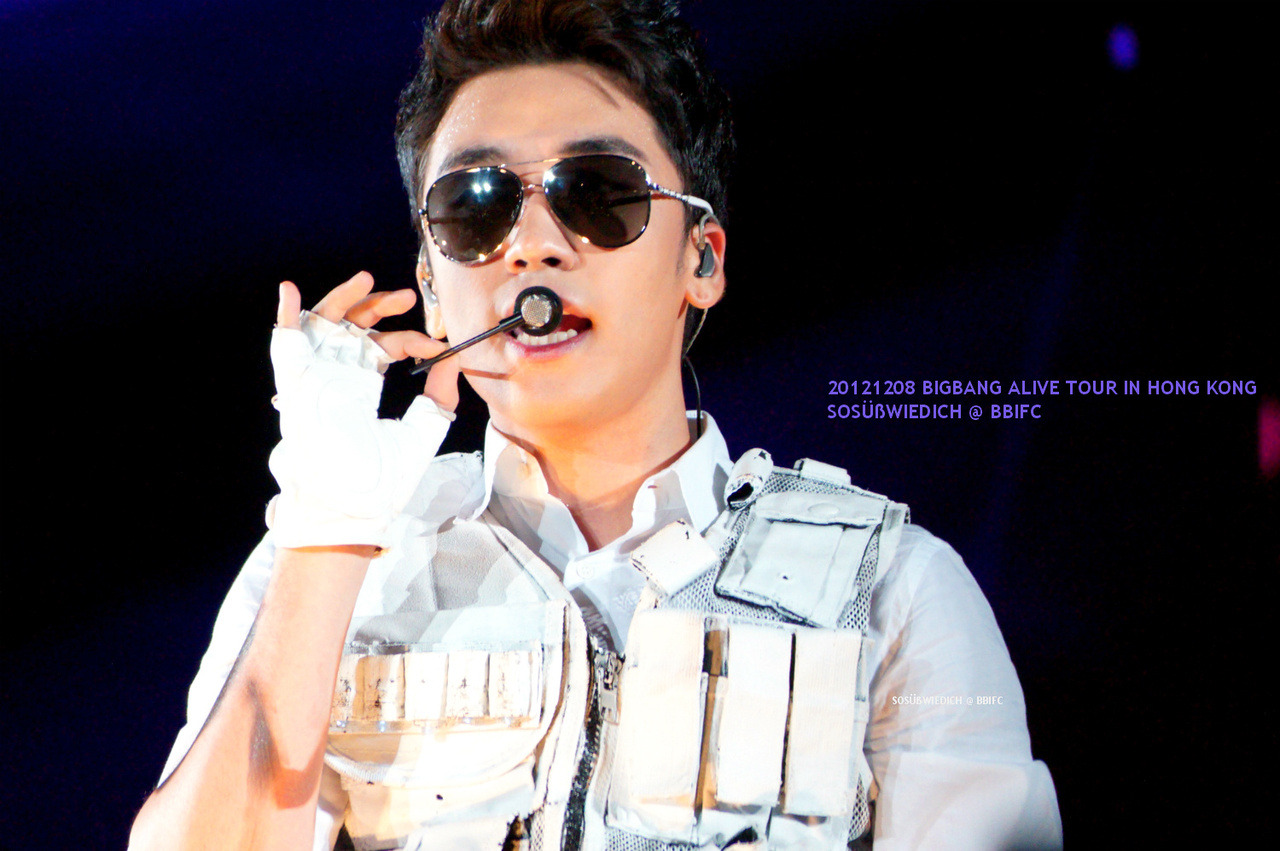 [PhoHD] ALIVE Tour 2012 ở Hồng Kông (8-9-10/12/2012) Tumblr_meragie8L91rhpiaho2_1280