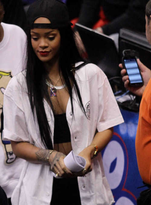 Rihanna. [2] - Page 32 Tumblr_n5cv0iXDRg1ro1dyeo1_500