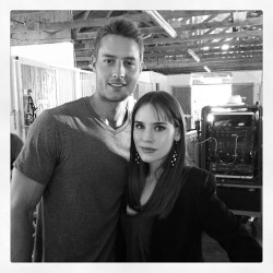 Justin Hartley en Revenge (temporada 3) Tumblr_mq5sdqDZCI1r1oimdo2_250