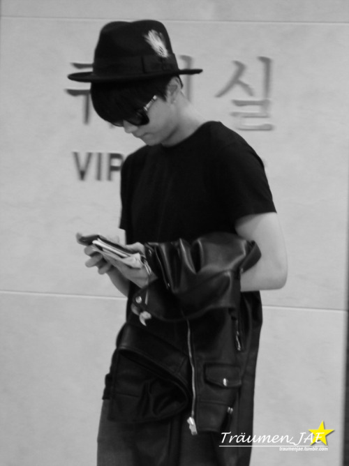 FAN.TAKEN| صور B.A.P في مطار Gimpo الدولي متوجهين إلى اليابان .. Tumblr_n31ikaFtZv1t391ueo1_500