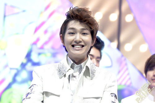 121231/130101 Onew @ MBC Gayo Daejun Tumblr_mfy4zqjACd1qdtvhxo2_500