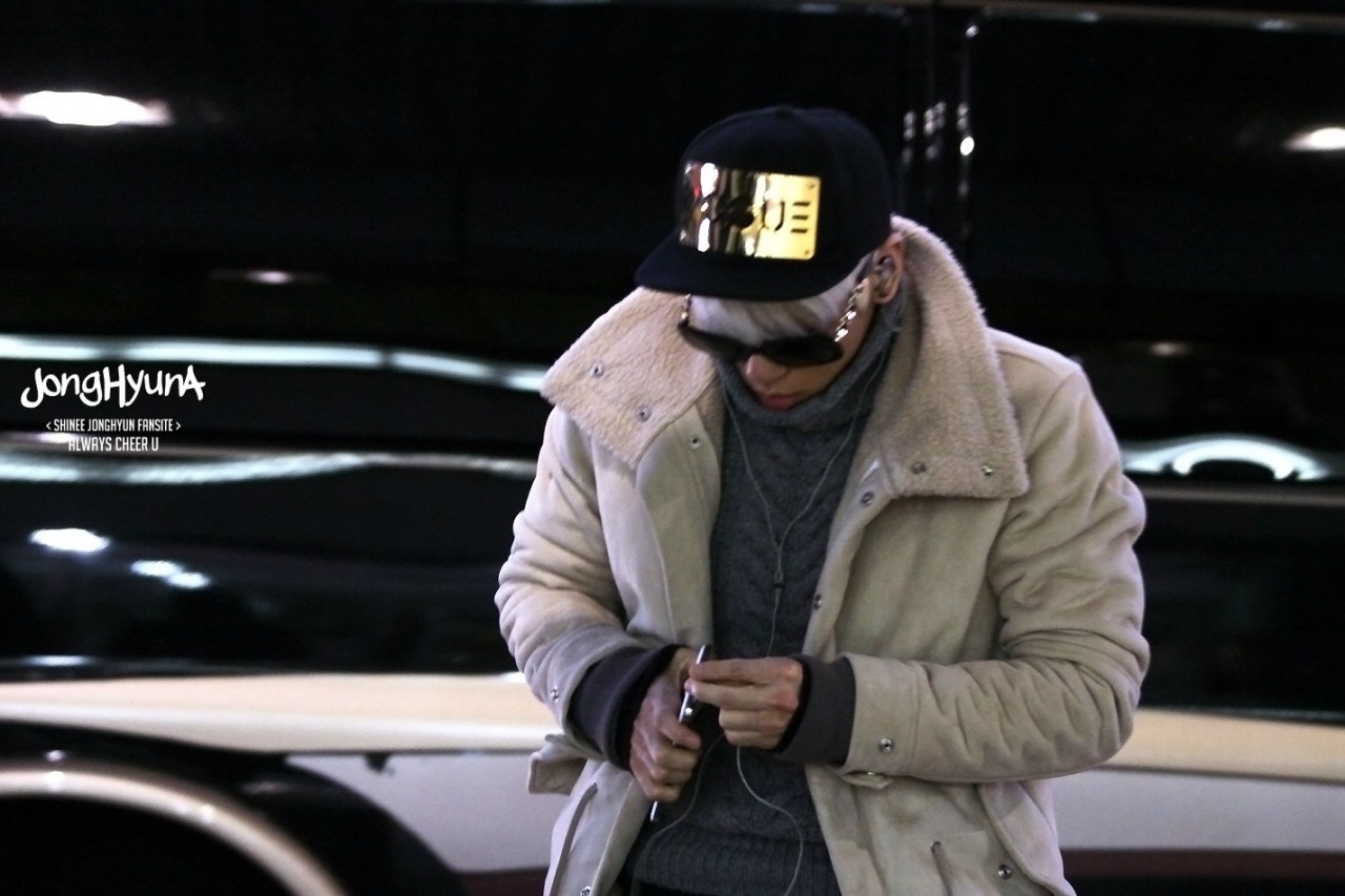 131224 Jonghyun @ Gimpo Airport rumbo a Japón Tumblr_mybpb36rF41qzk8j4o1_1280