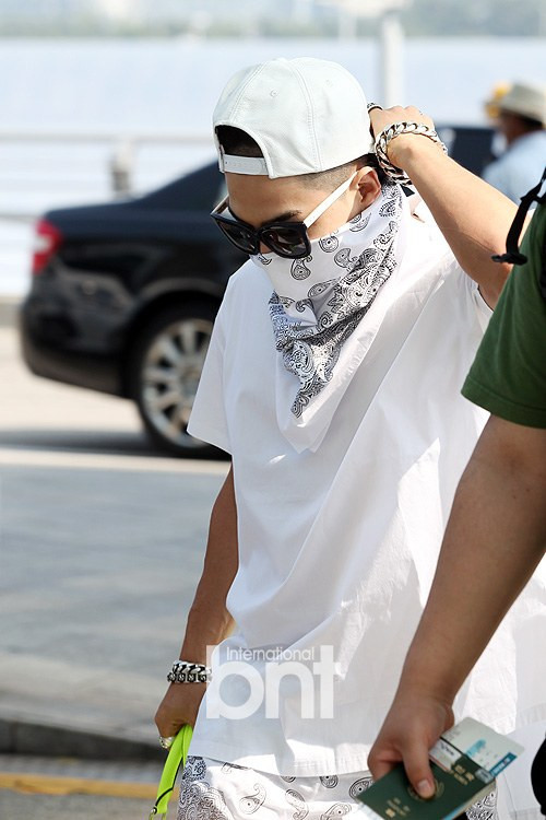 [21/6/13][Pho] GD và Taeyang tại sân bay Incheon đến Malaysia Tumblr_moqofyDoPO1qb2yato3_500