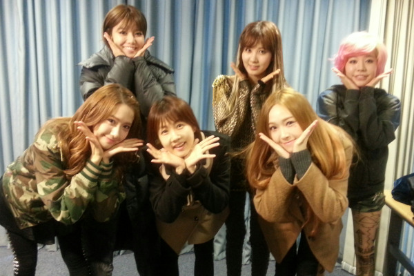 [PICS][11-01-2013] Jessica - YoonA - SeoHyun - SooYoung & Sunny @ SBS Power FM Pak SoHyeon's Love Game Tumblr_mggsdyDtH41r4oun7o2_1280