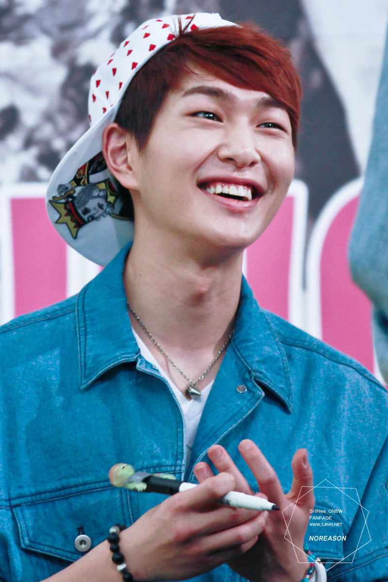 130512 Onew @ "Why So Serious" Fansigning #9: Yongdeungpo Tumblr_mn5nwu49V71r8fs1io1_1280