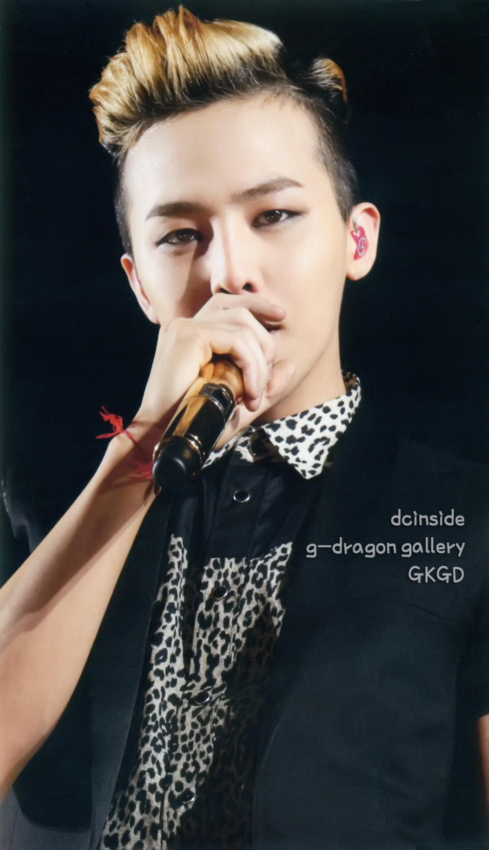 [22/11/2013][Photos] ONE OF A KIND World Tour In Japan Dome Special (HD Scans) Tumblr_mwn4451TIH1qb2yato6_1280