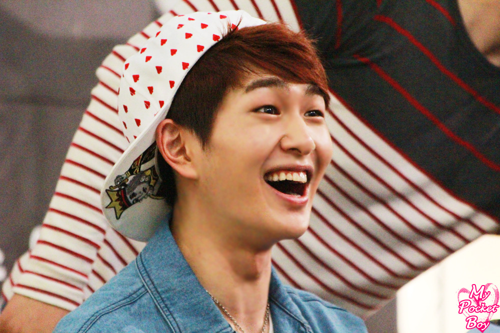 130512 Onew @ "Why So Serious" Fansigning #9: Yongdeungpo Tumblr_mn2vjtPF4s1r8fs1io1_1280