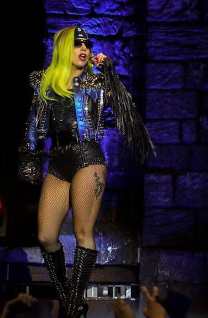 Gaga gets neon weave ready as she greets fans at the born brave bus Tumblr_mhz47y3dir1qhxi3go1_500
