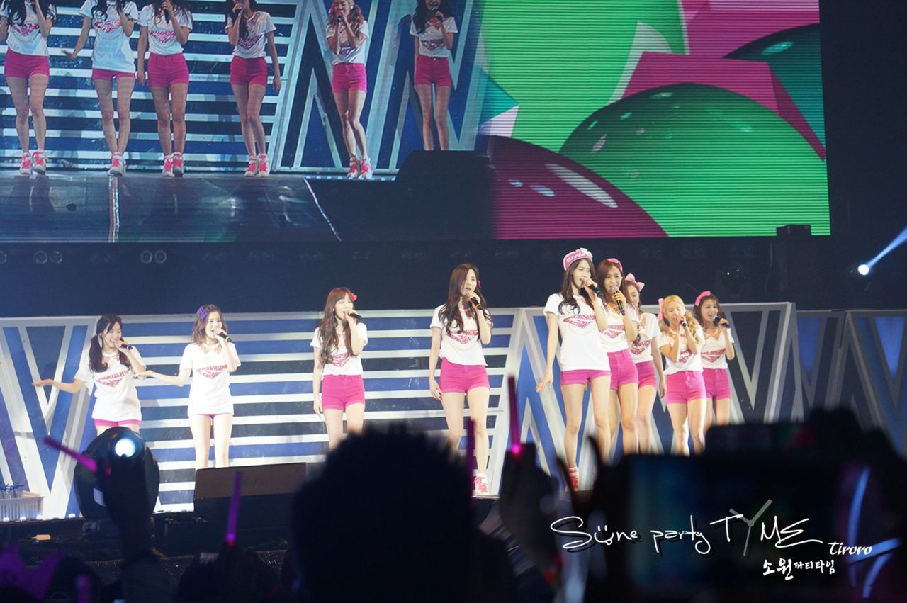 [PIC][15-02-2014]SNSD khởi hành đi Ma Cao để biểu diễn "2013 Girls' Generation's World Tour – Girls & Peace in Macau" vào sáng nay - Page 15 Tumblr_n1e2onK0Z71sewbc1o1_1280