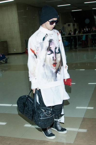 [25/4/2013] G Dragon ở sân bay Gimpo từ Nhật trở về Hàn Tumblr_mlsxg1kf6P1qzjb8ko4_400