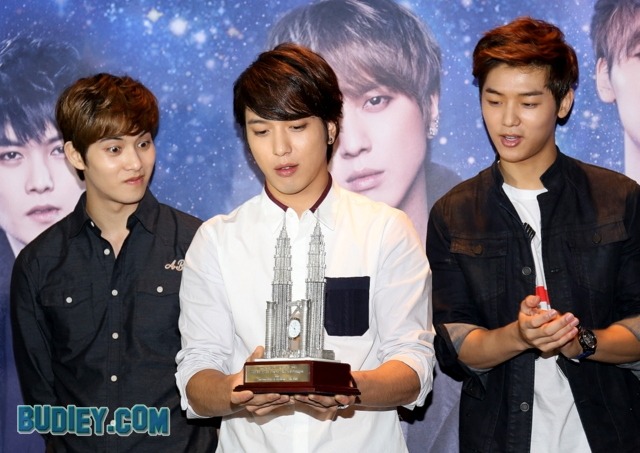 [Event] BLUE MOON in Malaysia - Conférence de presse (23.08.2013) Tumblr_mrzmzh8bQB1rgxfbio9_1280