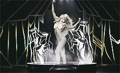 Videoclip >> "Applause" [2] | +170 millones de visitas Tumblr_mrs4f1z3FO1qgry9do8_250
