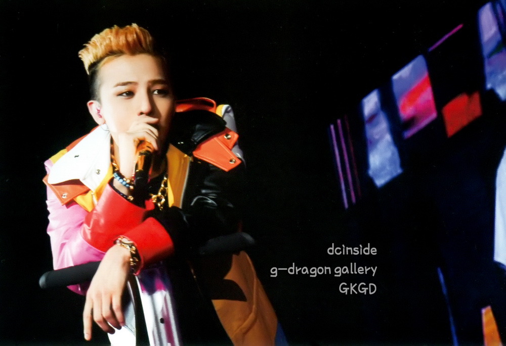 [22/11/2013][Photos] ONE OF A KIND World Tour In Japan Dome Special (HD Scans) Tumblr_mwn40el8yz1qb2yato6_1280