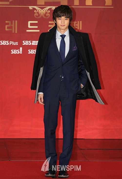 121231 Minho @ 2012 SBS Drama Awards Tumblr_mfwjld03oI1rsplwwo1_500