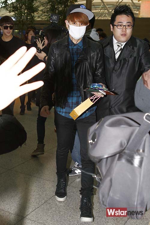 [PICS] [08.03.13] Yoseob @ INCHEON AIRPORT DEPART TO JAKARTA Tumblr_mjbk3frlxT1qzjehuo2_500