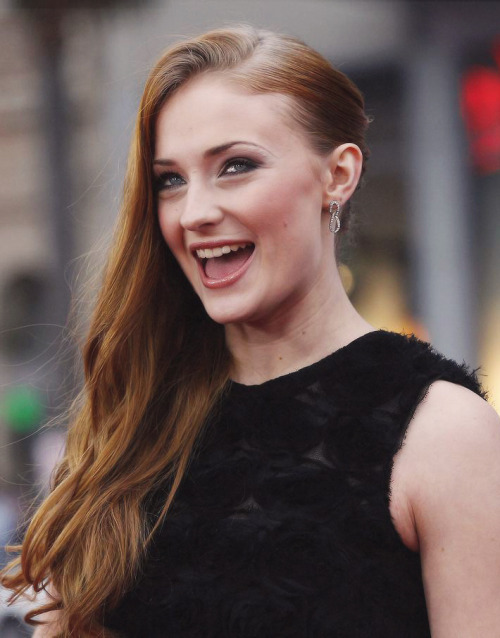 Sophie Turner (Sansa Stark) Tumblr_mjwfesrREm1qznfkso1_500