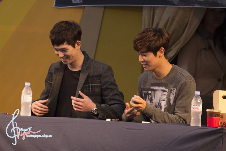 [Event] BLUE TRAVEL Fansign @ Yongsan iPark (06.10.2013) Tumblr_mu93j4uzZg1qk9lfdo7_1280