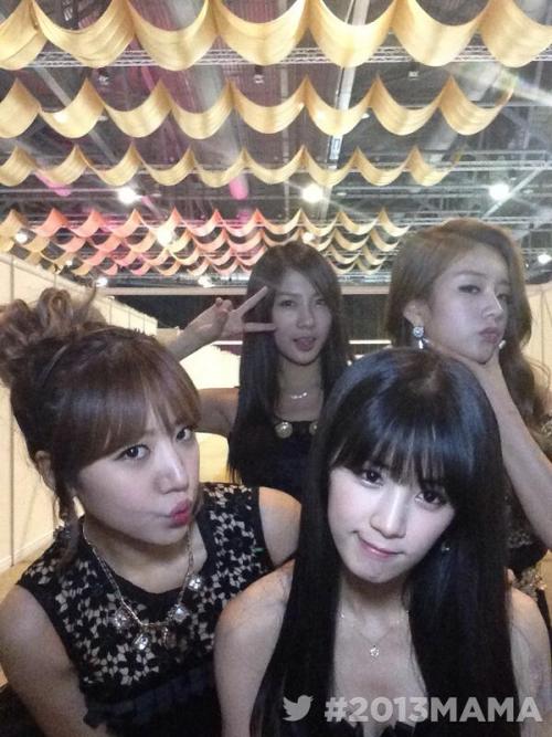 [تغطية] APink في حفل MAMA 2013 في هونغ كونغ بتاريخ 131122 !! Tumblr_mwo39jm5j11qi4imuo1_500