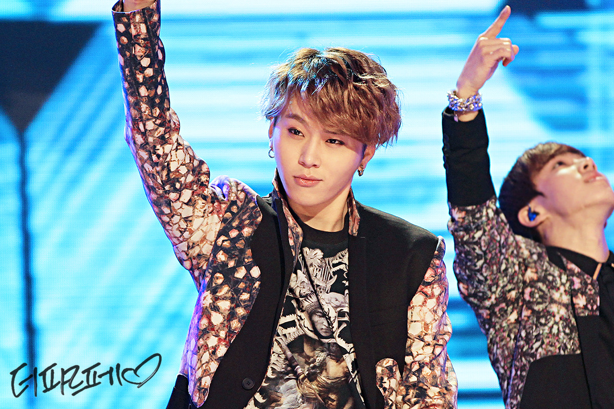 [PICS] [22.12.12] Junhyung @ KBS Entertainment Awards Tumblr_mfit7cFQKu1r8h1ifo1_1280