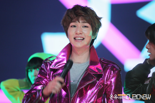 121231/130101 Onew @ MBC Gayo Daejun Tumblr_mfyf7kkuTa1qdtvhxo1_500