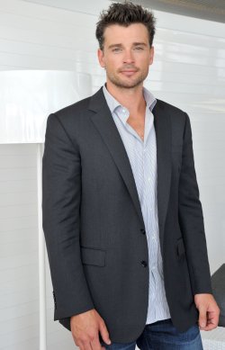 Tom Welling at Venice Film Festival Tumblr_mso0jeTVEq1rvfd1ao5_250