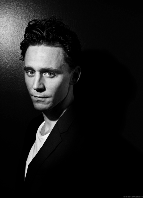 Kedvenc képeink Tom Hiddlestonról No. 1. - Page 5 Tumblr_mj9tiedoDw1r7do95o1_500