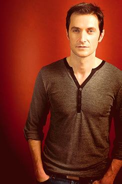 Richard Armitage Tumblr_mfexkfdGPS1rql8omo3_250