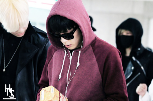 FAN.TAKEN| صور B.A.P في مطار Gimpo الدولي متوجهين إلى اليابان .. Tumblr_n31serED1D1rnkj5ho2_500