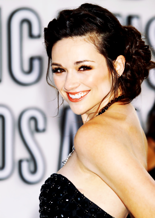 —Crystal Reed❀.  - Página 3 Tumblr_msolgq1S2s1ranik7o1_500