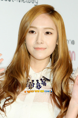 [PIC][28-03-2013]SNSD xuất hiện tại "10Corso Como Melody Launching Party" cùng đại gia đình SMTOWN vào tối nay  Tumblr_mkdhhnxPHY1rs68xto8_250