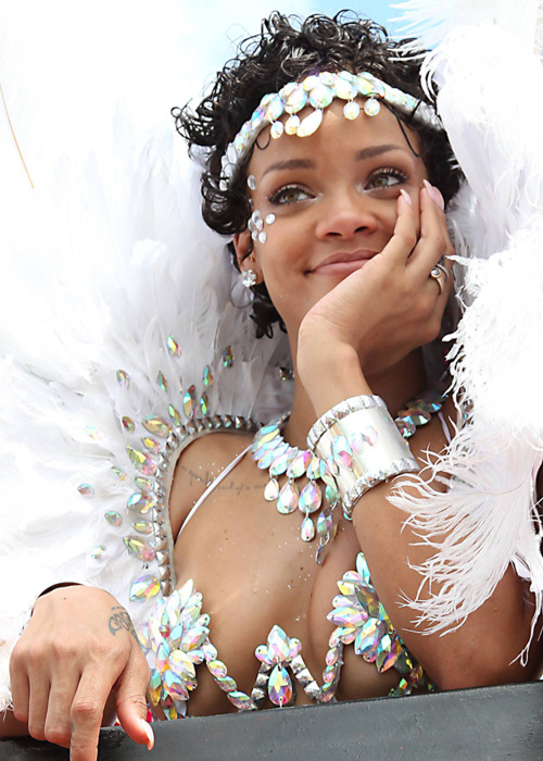 Fotos de Rihanna (apariciones, conciertos, portadas...) [12] - Página 15 Tumblr_mr2whtrVvg1qder2jo1_500